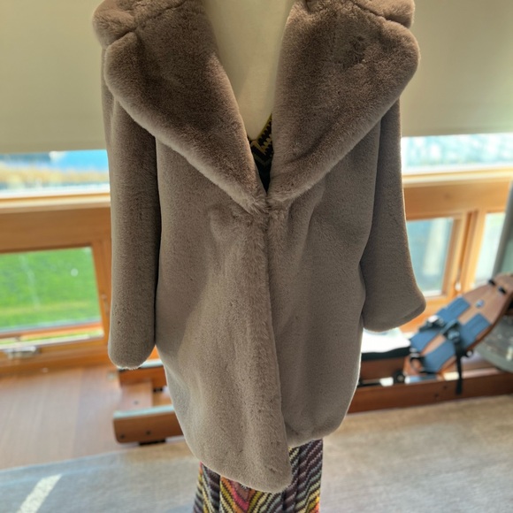 Keepsake faux violet fur coat. Size m - Picture 13 of 14